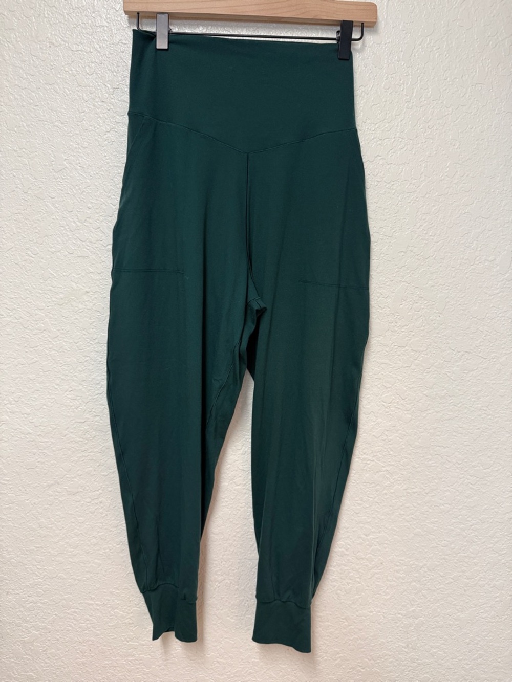 Offline by AERIE High-Waist Forest Green Jogger Pants Size Large